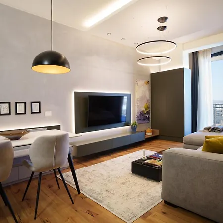 Ee Homes - Curated Design & Skyline Views Apartman