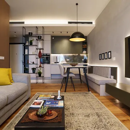 Apartman Ee Homes - Curated Design & Skyline Views