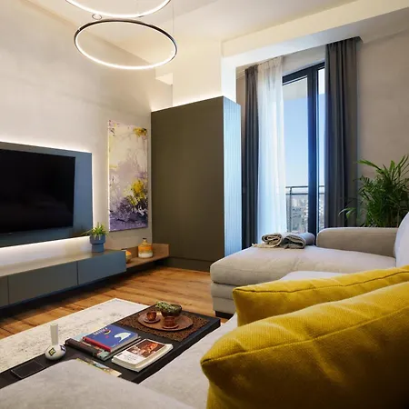 Apartman Ee Homes - Curated Design & Skyline Views *