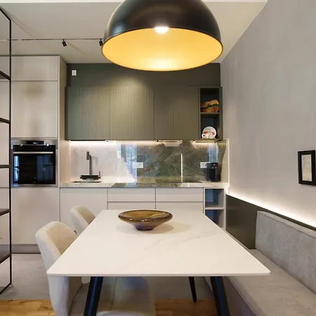 Ee Homes - Curated Design & Skyline Views Apartman Tirana