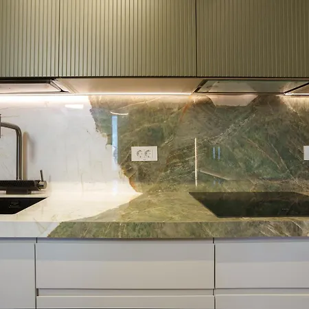 Ee Homes - Curated Design & Skyline Views * ティラナ