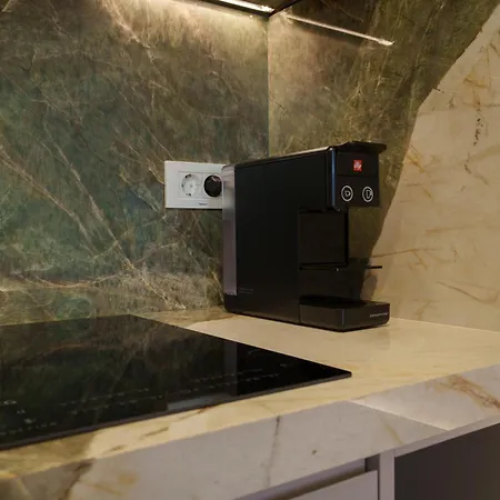 Ee Homes - Curated Design & Skyline Views Apartman *