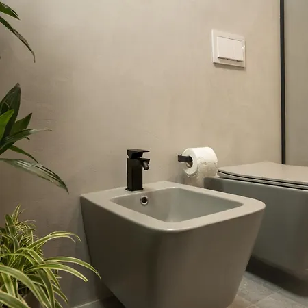 Apartman Ee Homes - Curated Design & Skyline Views *