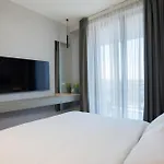 Ee Homes - Curated Design & Skyline Views Apartament